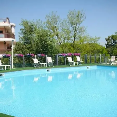 Nadir Hotel